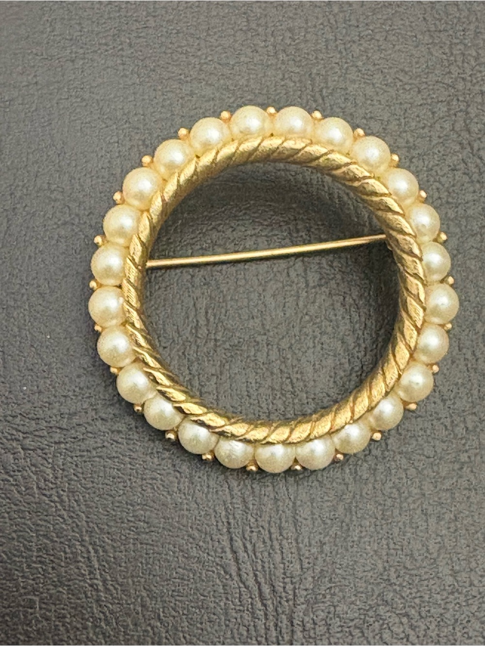 Classic Gold-Tone Pearl Circle Brooch - Timeless Accent